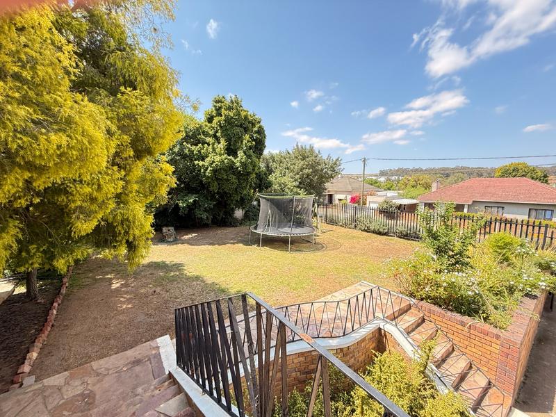 5 Bedroom Property for Sale in Bergzicht Western Cape